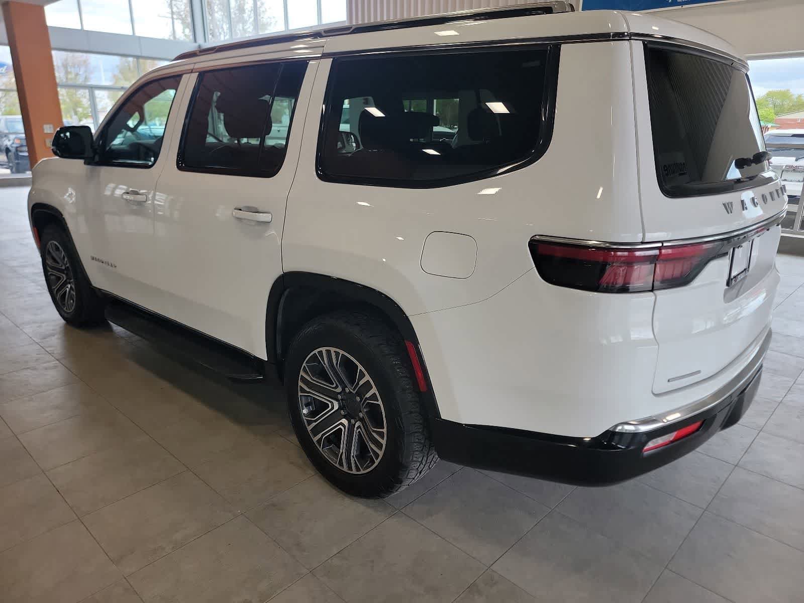Used 2023 Jeep Wagoneer Series II AWD/4WD image 11