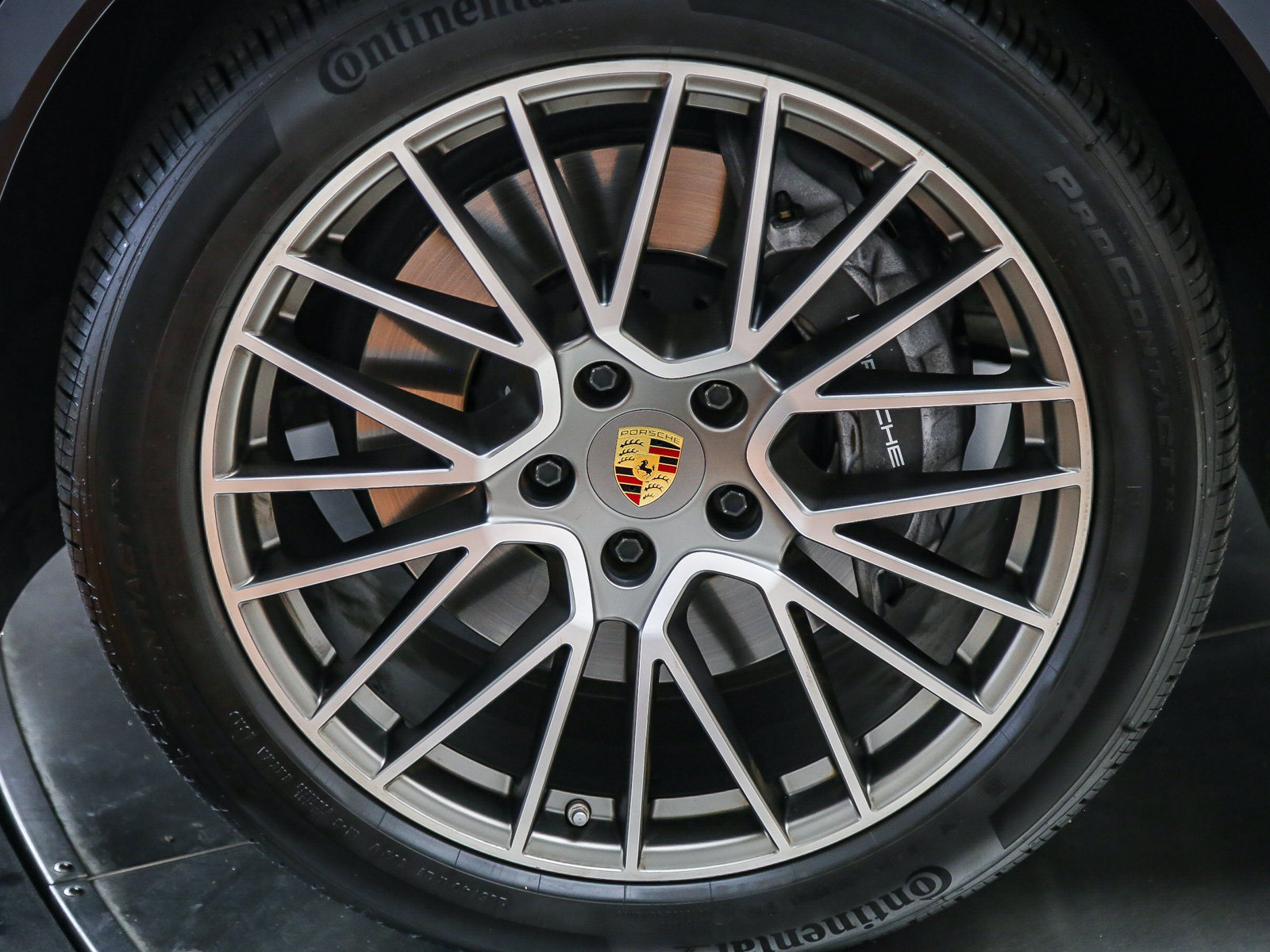 Certified 2023 Porsche Cayenne Platinum Edition AWD/4WD image 13