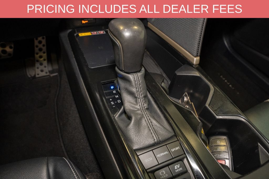 Used 2025 Toyota Camry SE FWD image 15