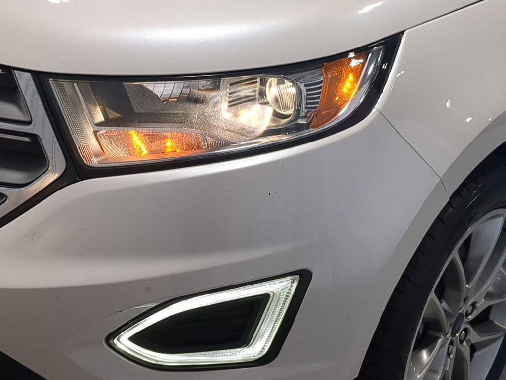 Used 2018 Ford Edge Titanium w/ Equipment Group 301A AWD/4WD image 11