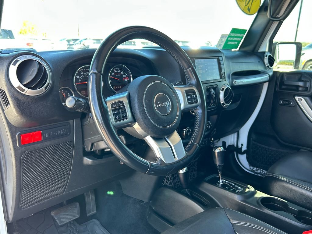 Used 2016 Jeep Wrangler Unlimited Rubicon AWD/4WD image 13