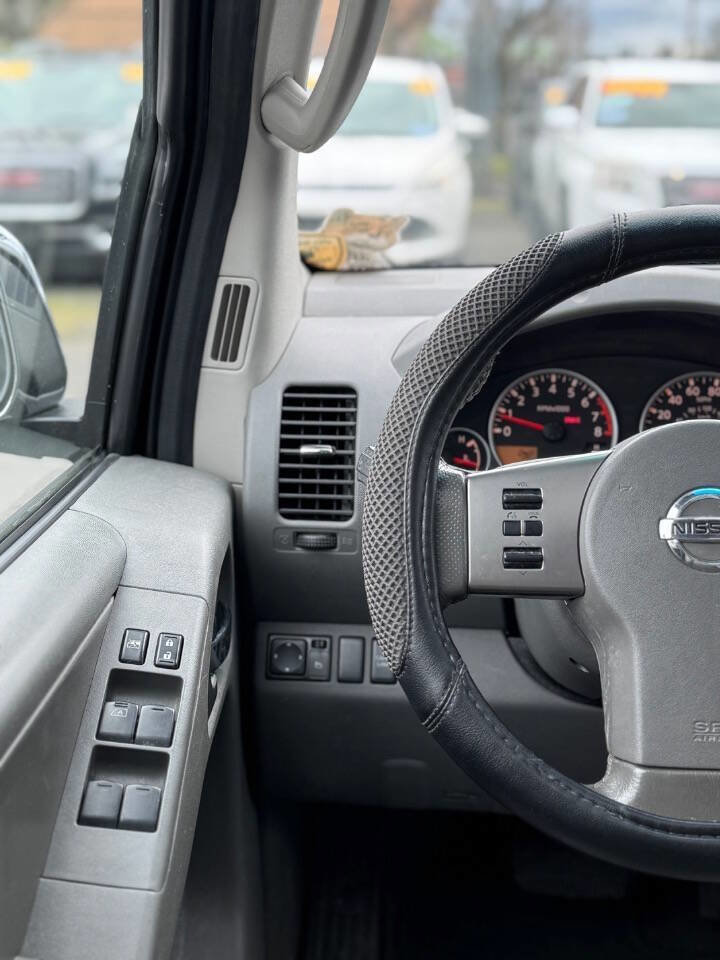 Used 2011 Nissan Frontier SL w/ Moonroof Pkg image 13