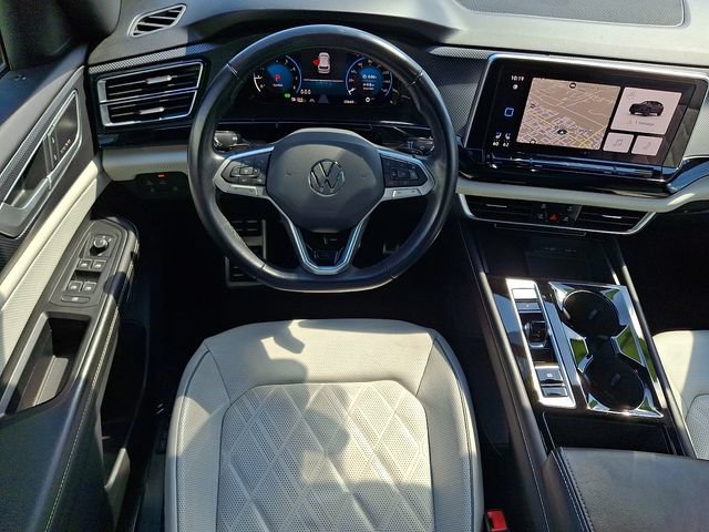 Used 2024 Volkswagen Atlas Cross Sport SEL Premium R-Line AWD/4WD image 11