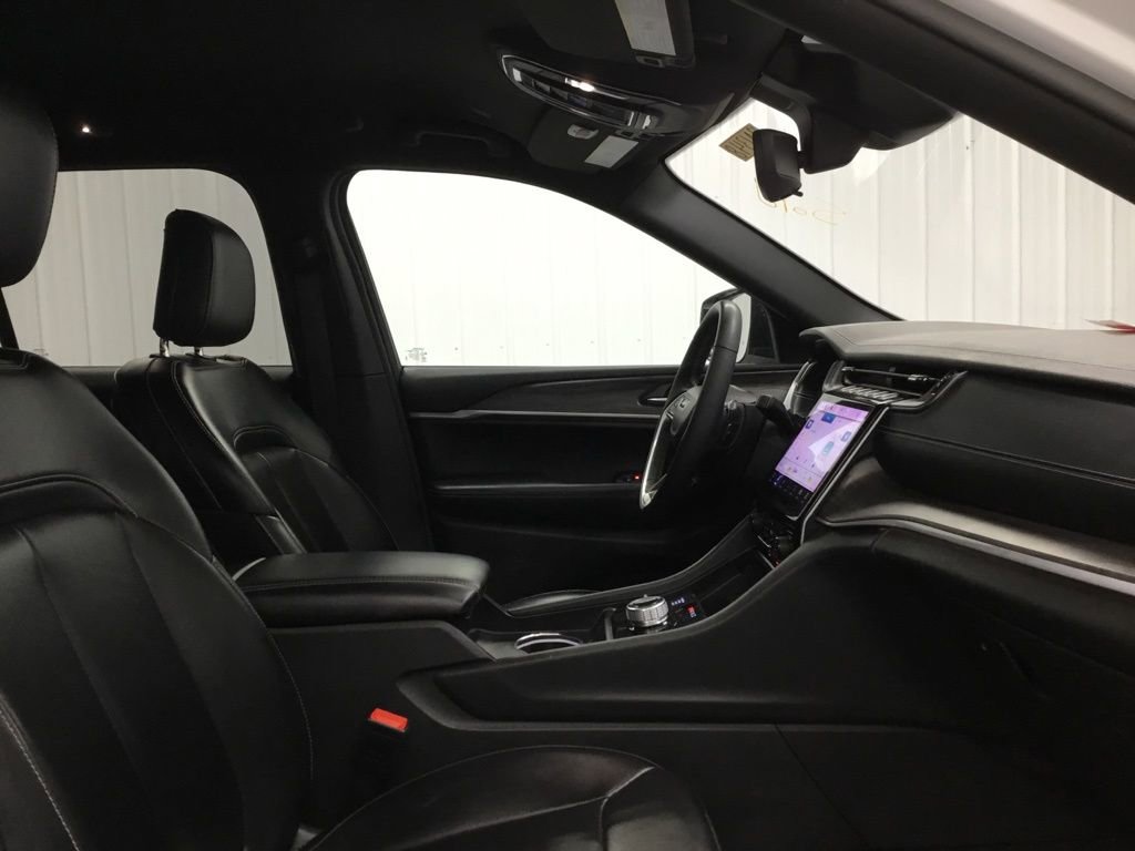 Used 2024 Jeep Grand Cherokee Limited image 24