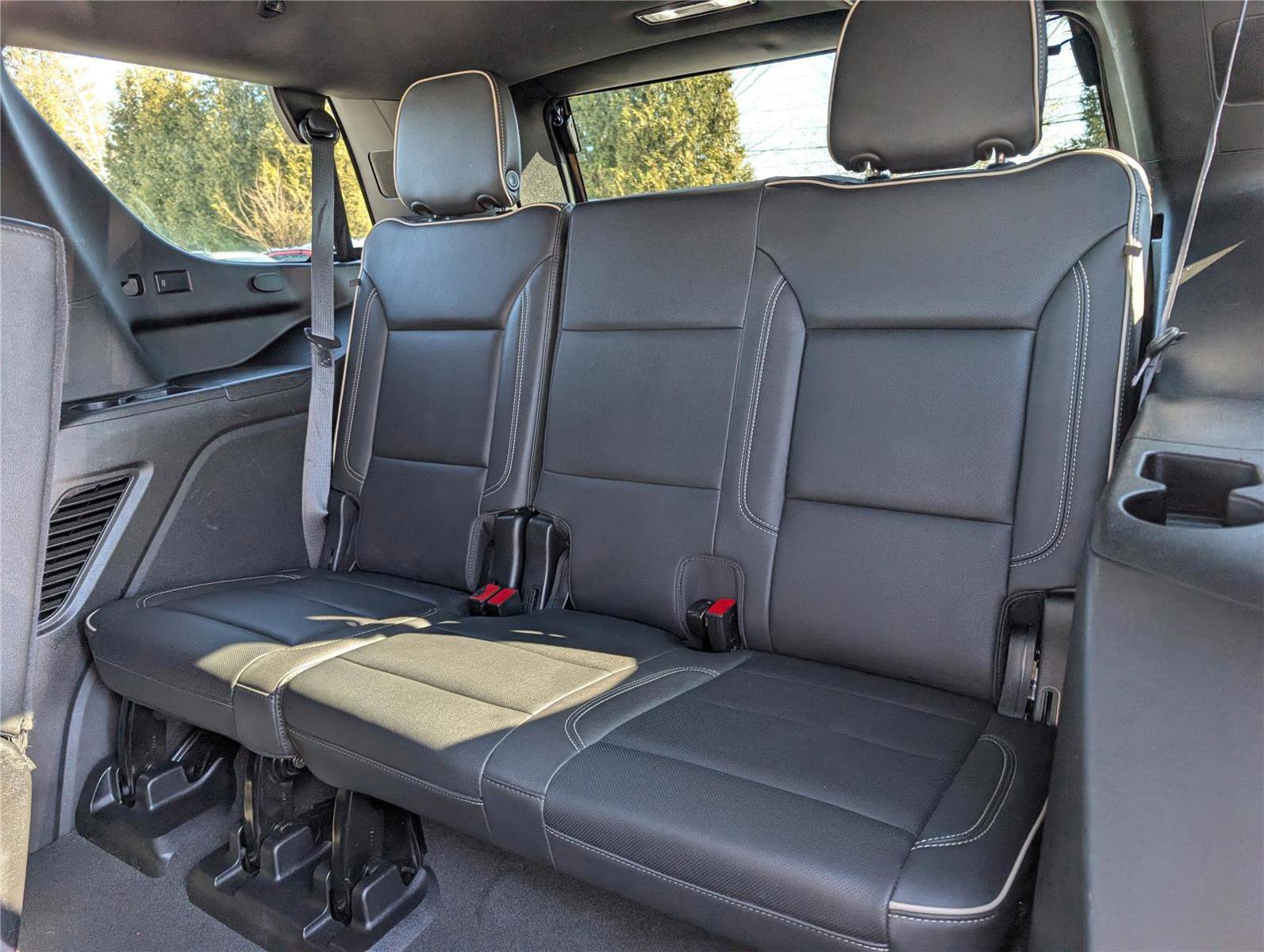 Used 2024 GMC Yukon SLT image 16