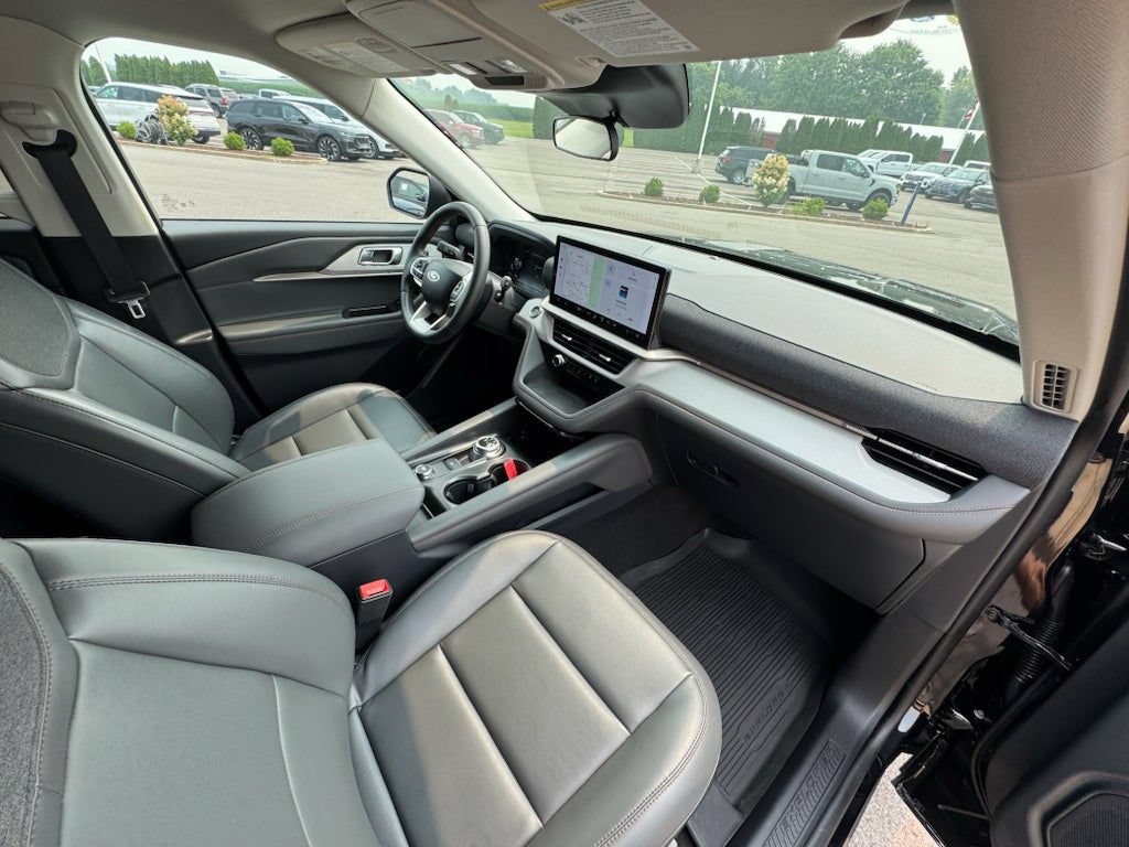 Used 2025 Ford Explorer Active w/ Active Comfort Package AWD/4WD image 12