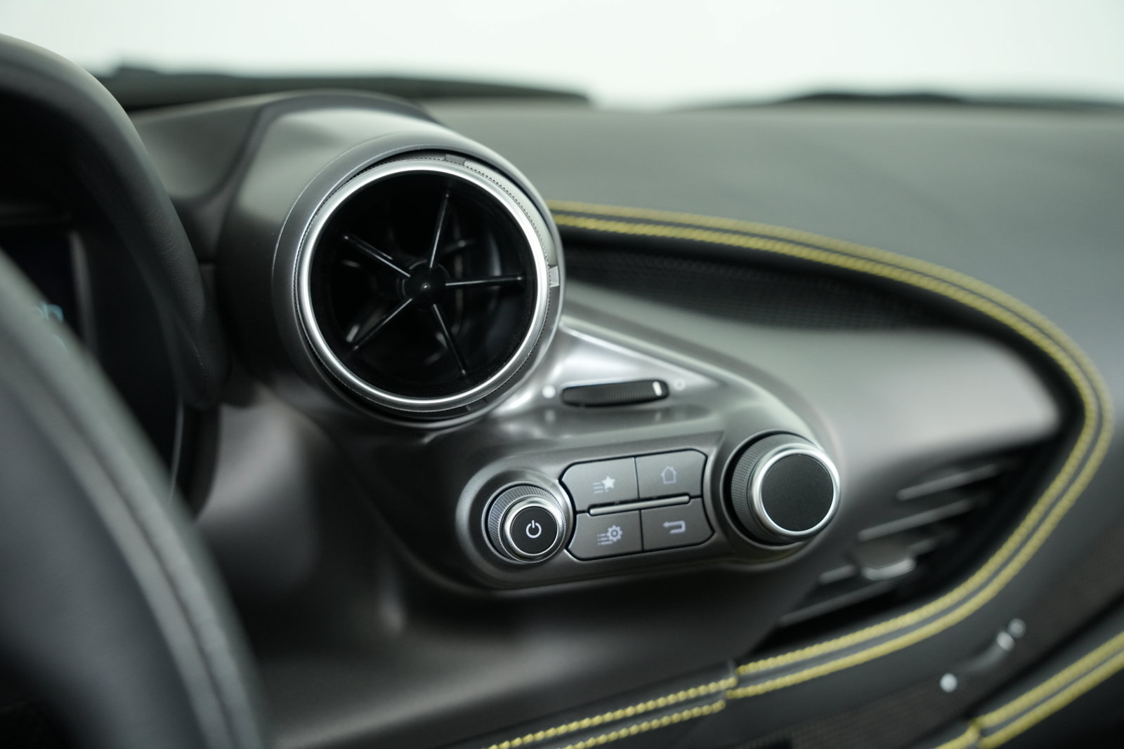 Used 2022 Ferrari F8 Spider RWD image 35