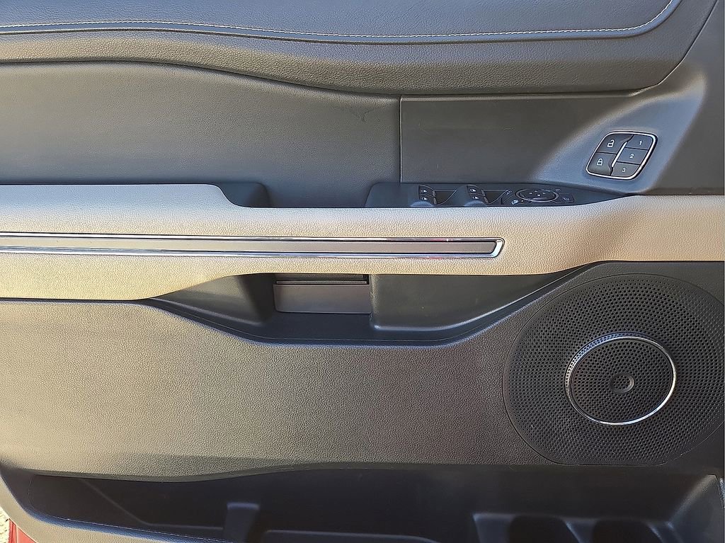 Used 2022 Ford Expedition XLT image 23