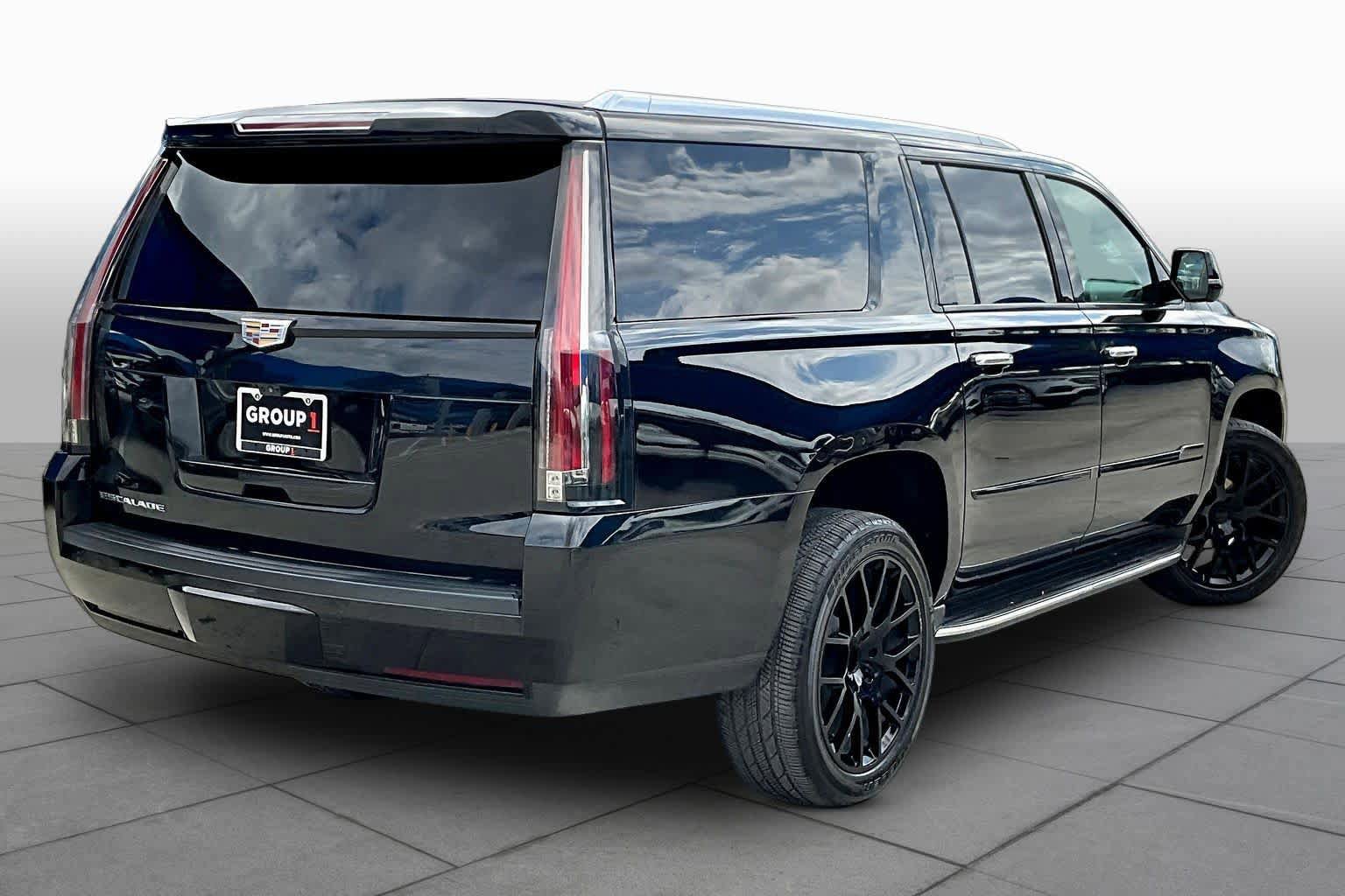Used 2020 Cadillac Escalade ESV Luxury w/ Escalade Sport Edition AWD/4WD image 13