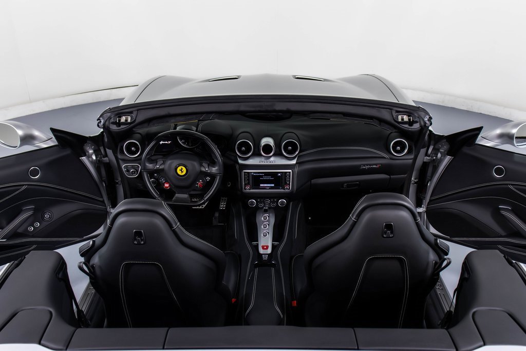 Used 2016 Ferrari California T image 22