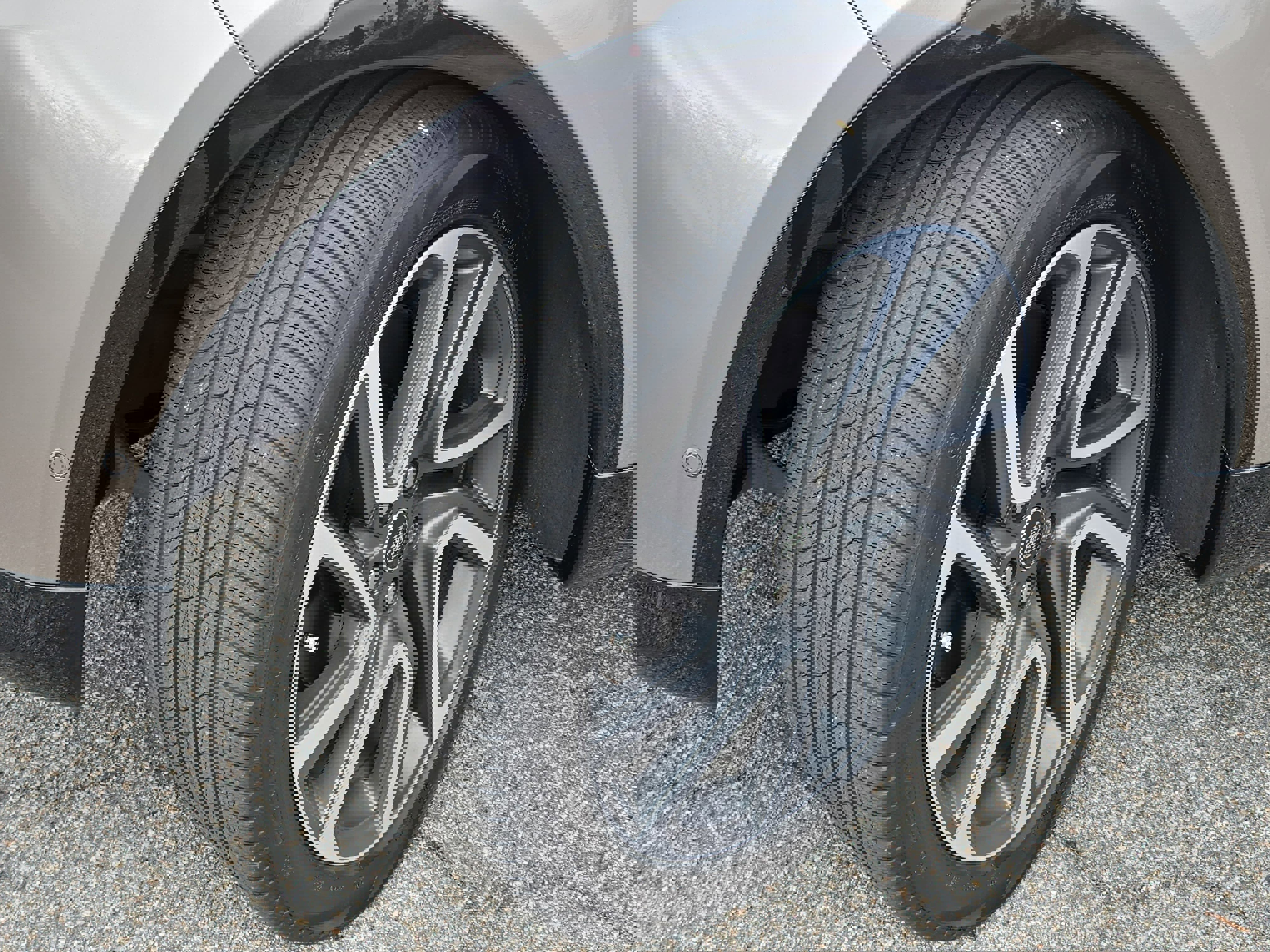 Certified 2025 Land Rover Discovery Dynamic SE image 34