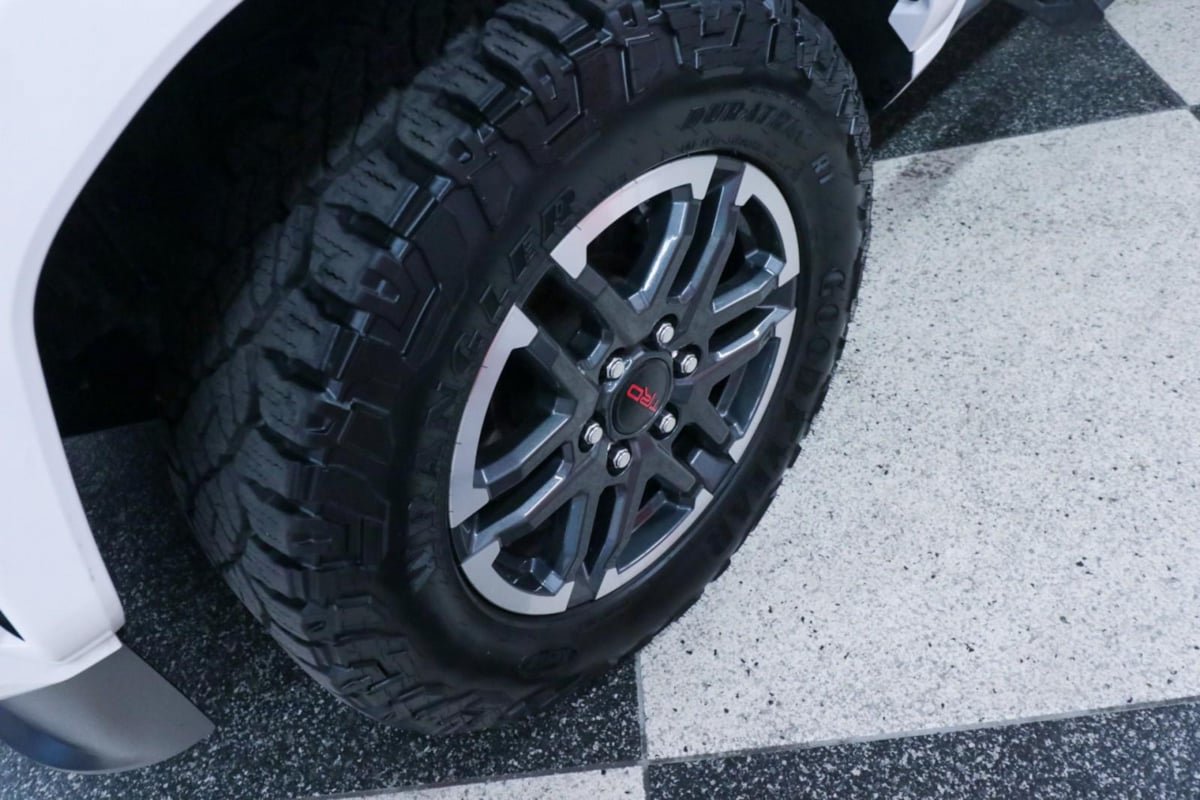Used 2025 Toyota Tacoma TRD Sport AWD/4WD image 32