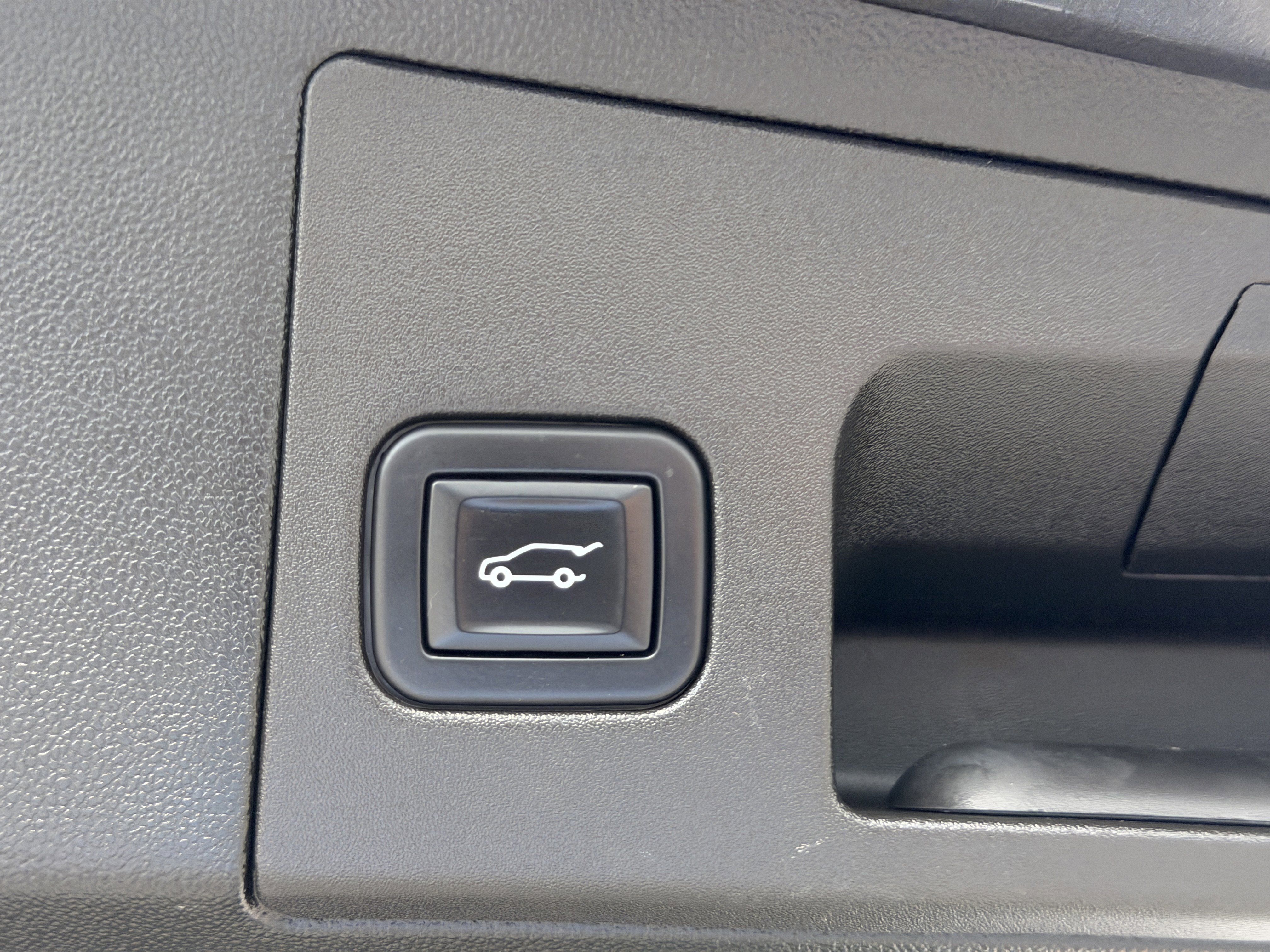 Certified 2022 Cadillac XT5 Sportv w/ Technology Package image 12