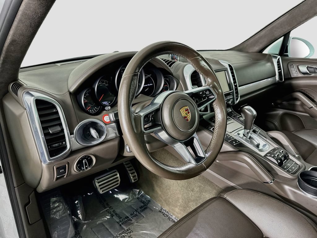 Used 2015 Porsche Cayenne Turbo AWD/4WD image 4