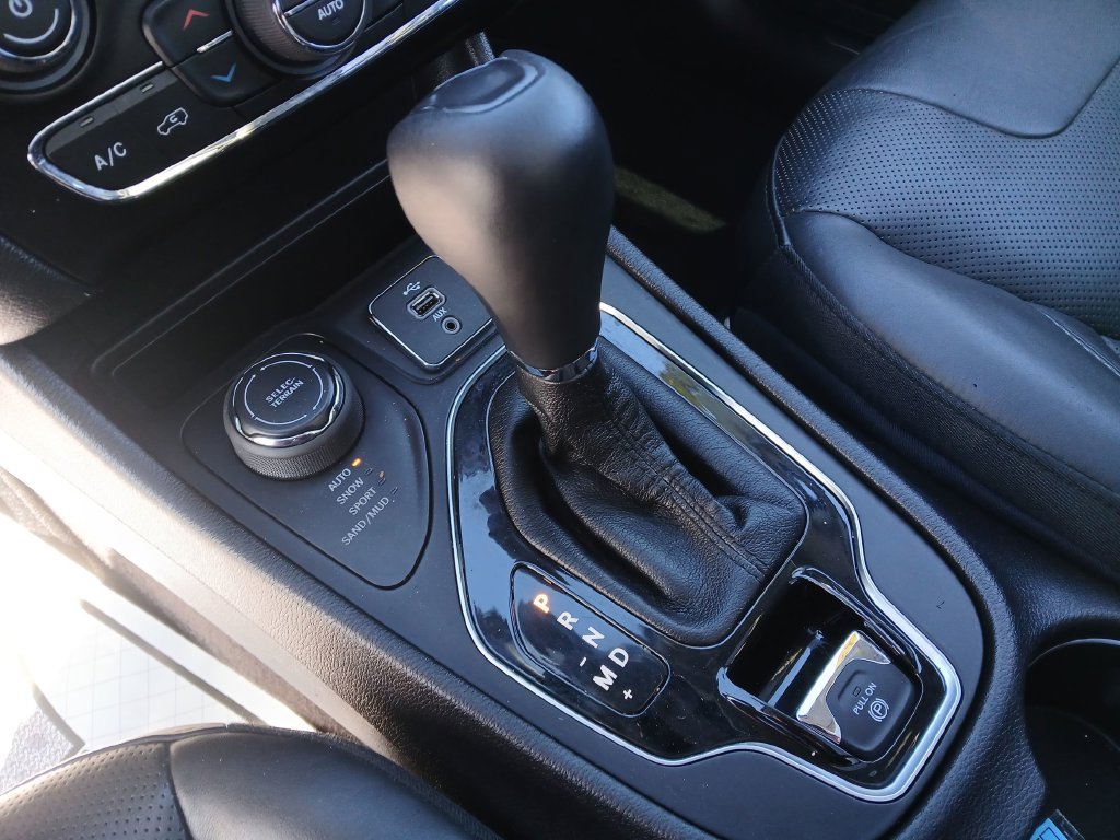 Used 2019 Jeep Cherokee Limited AWD/4WD image 23
