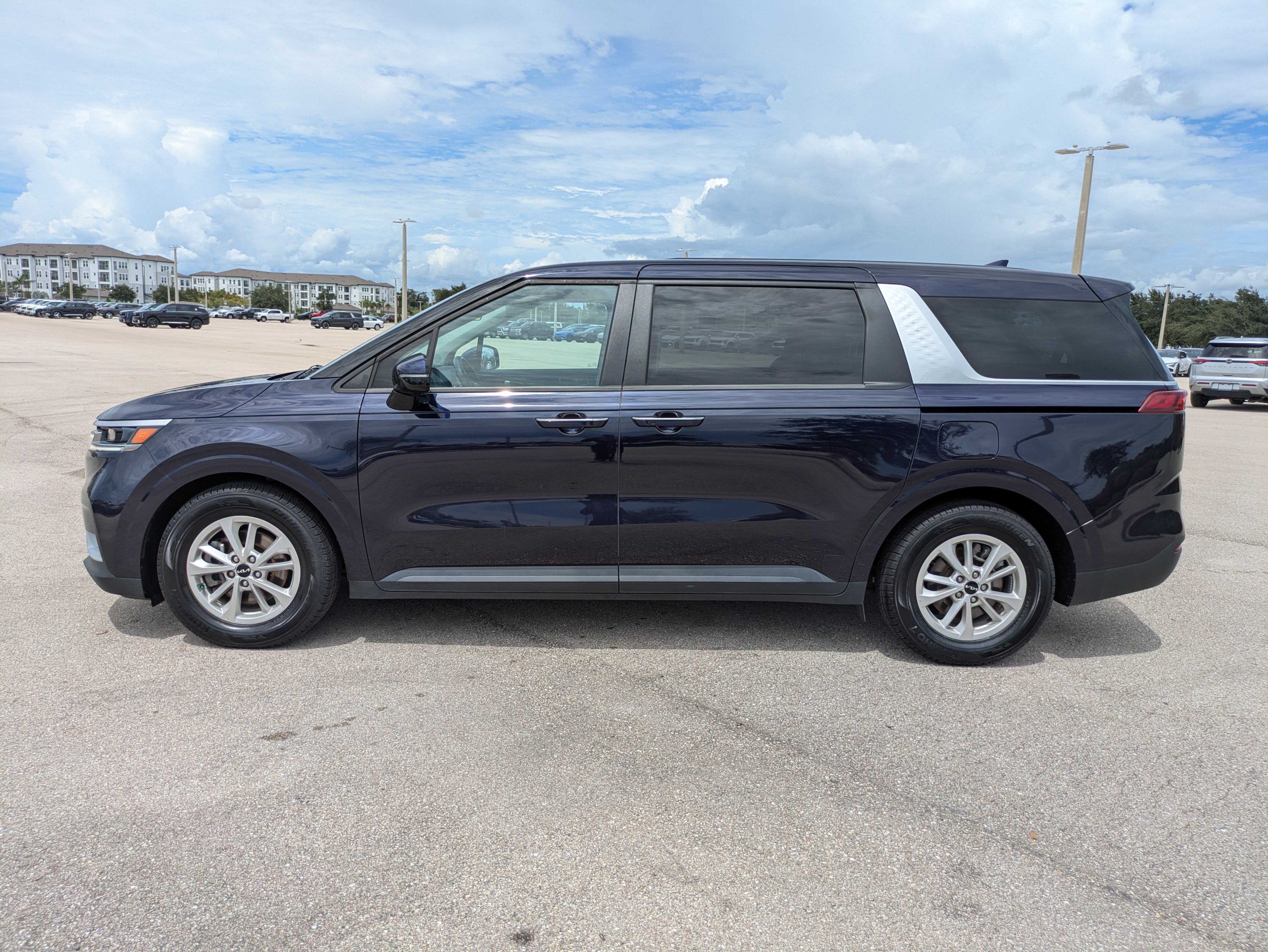 Certified 2024 Kia Carnival LX FWD image 7