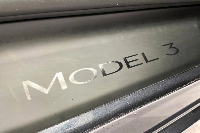 Used 2025 Tesla Model 3 Performance image 32