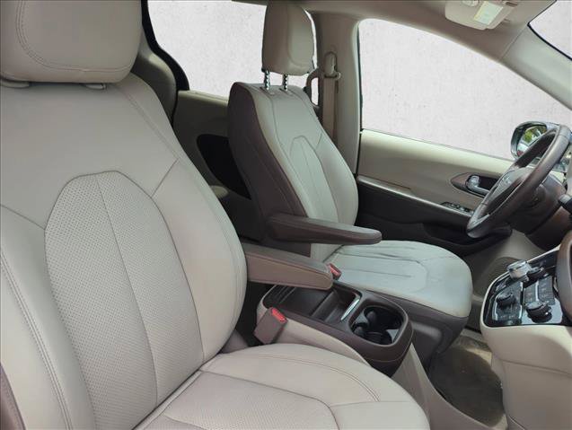 Used 2018 Chrysler Pacifica Touring-L w/ Advanced Safetytec Group FWD image 23