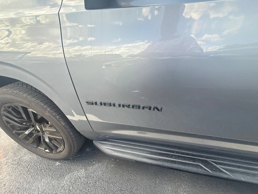 Used 2021 Chevrolet Suburban RST RWD image 4