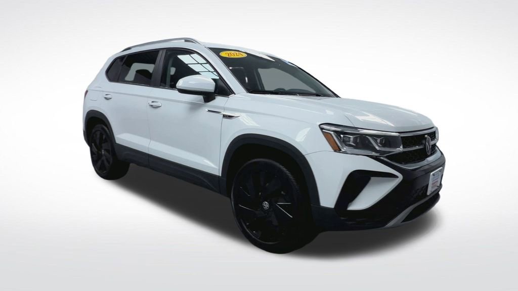 Used 2024 Volkswagen Taos SEL image 2