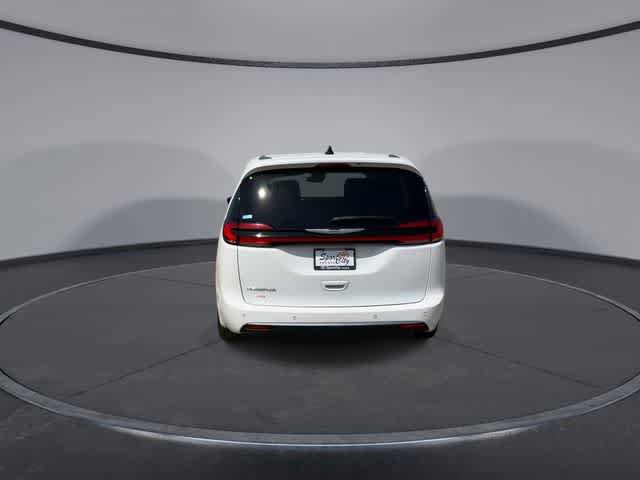 Used 2023 Chrysler Pacifica Touring-L FWD image 7