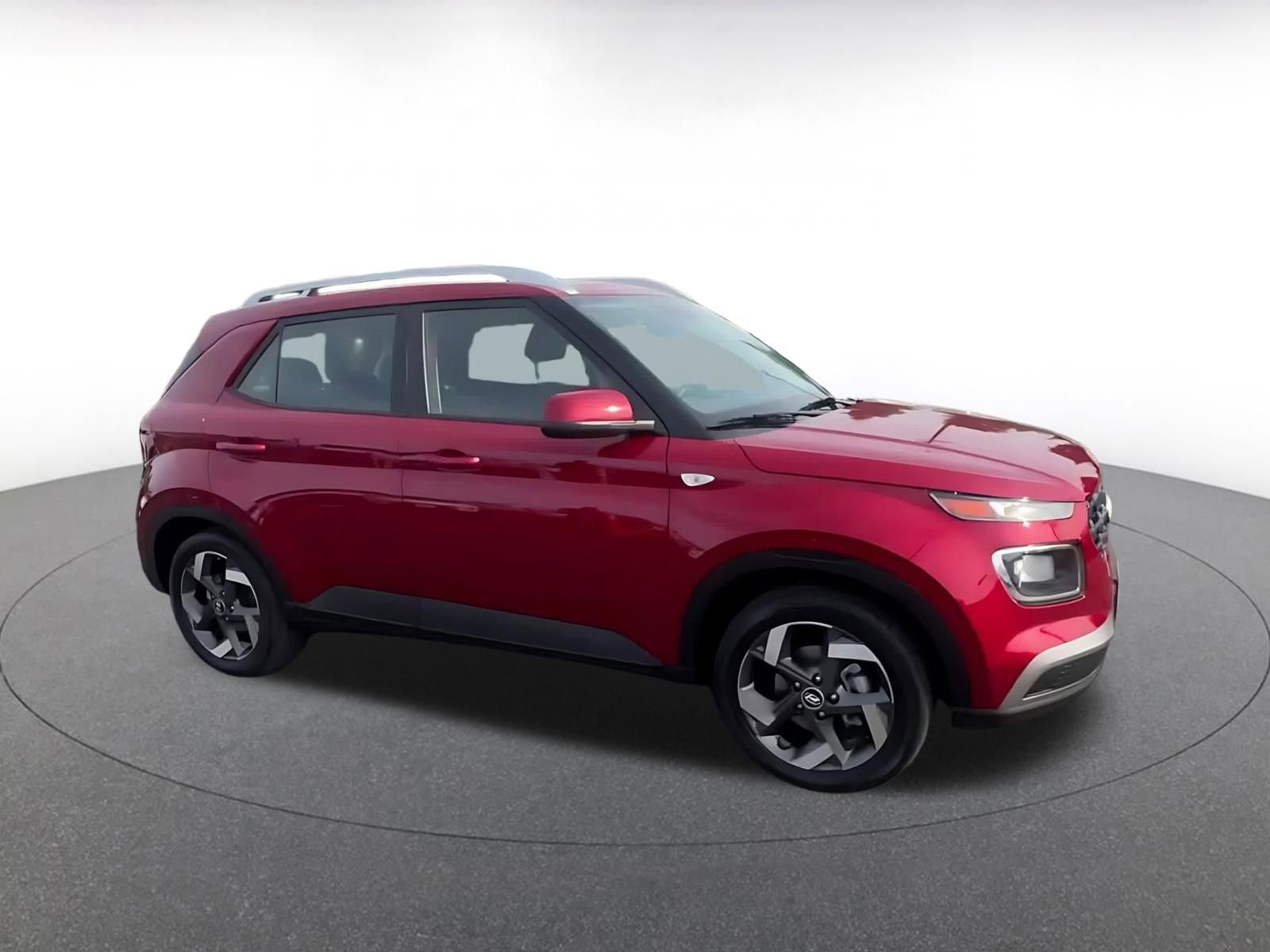 Used 2025 Hyundai Venue SEL video 2