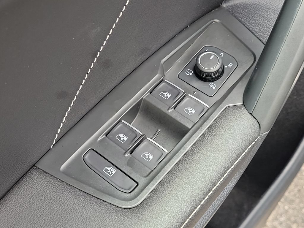 Used 2024 Volkswagen Tiguan SEL R-Line AWD/4WD image 20
