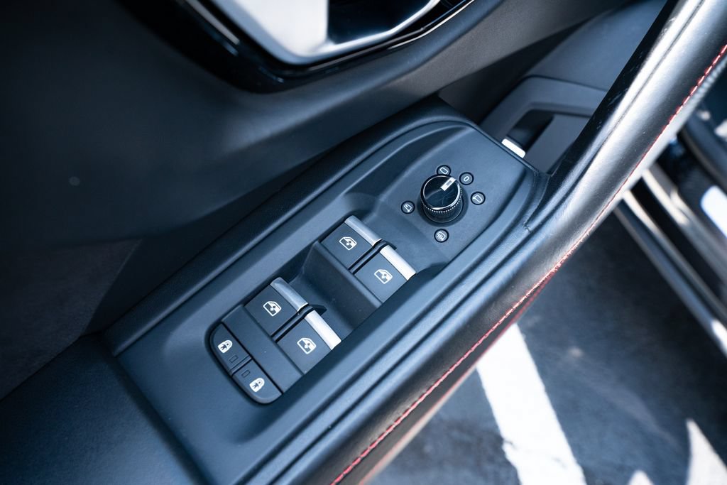 Used 2021 Lamborghini Urus AWD/4WD image 29