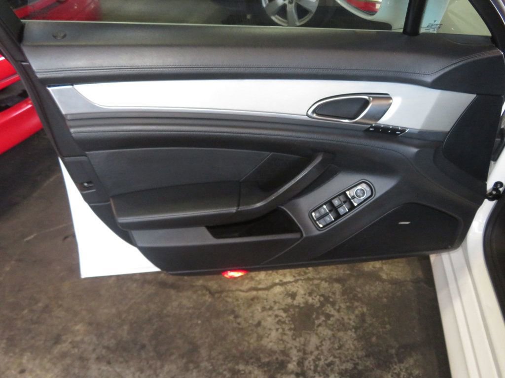 Used 2010 Porsche Panamera Turbo image 15