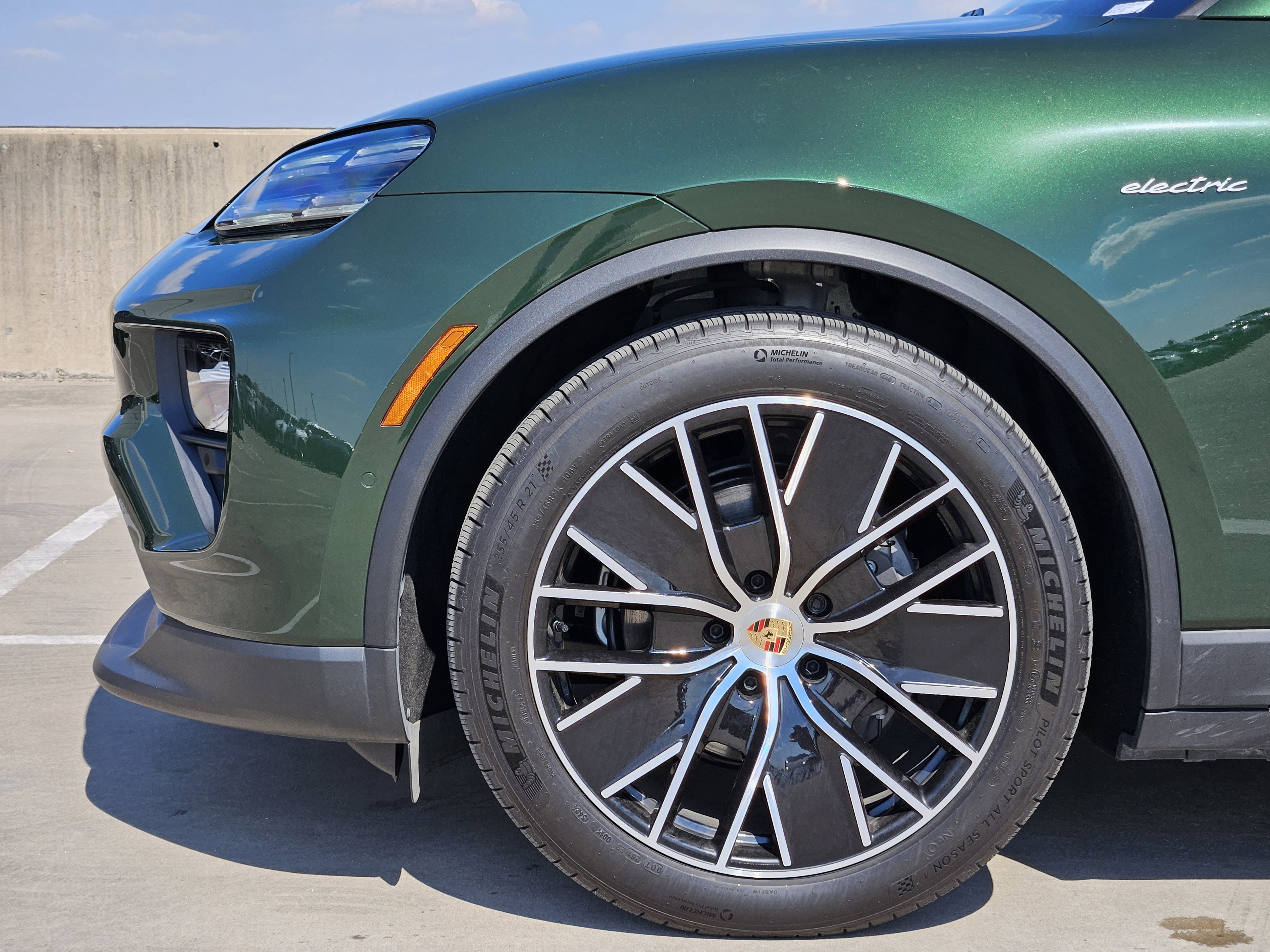 Certified 2025 Porsche Macan 4 Electric image 13