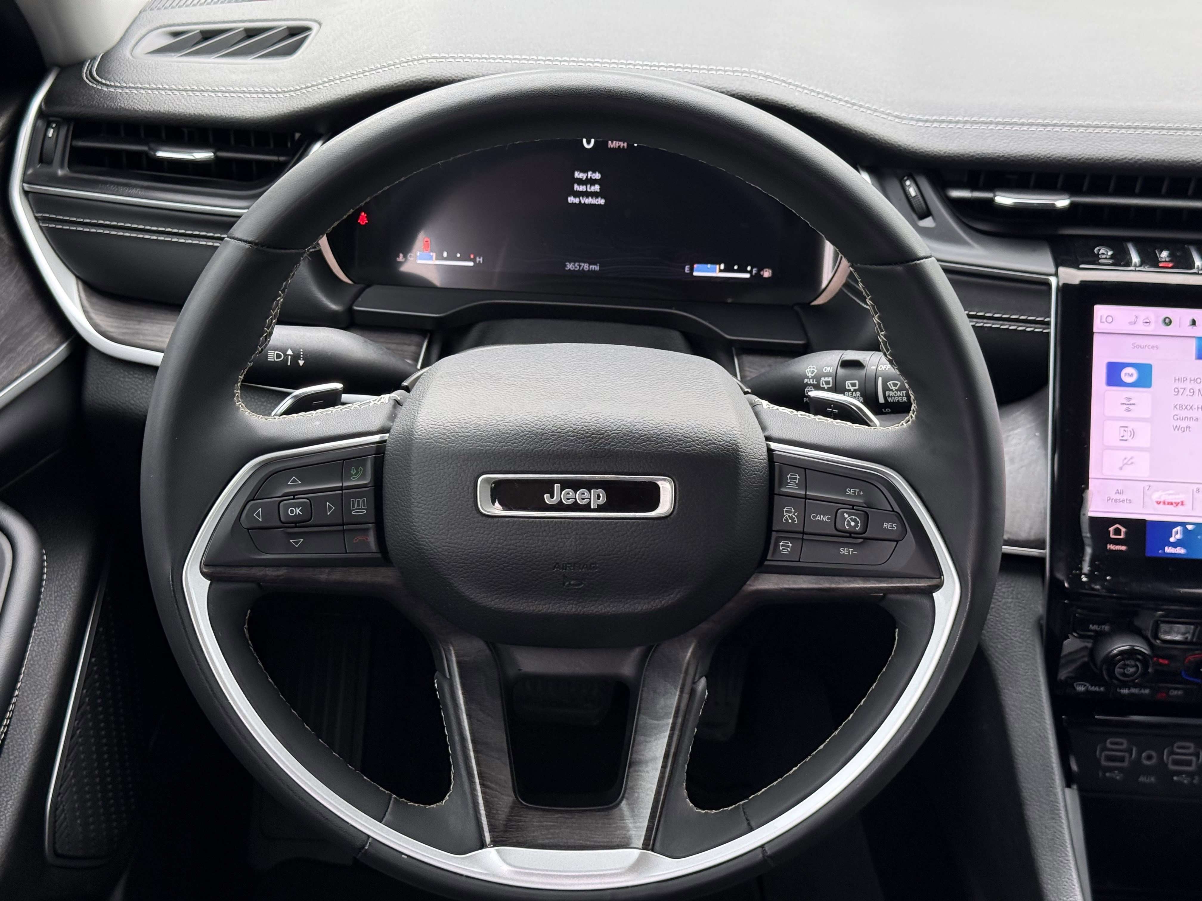 Used 2023 Jeep Grand Cherokee L Limited w/ Trailer Tow Group (B) image 16