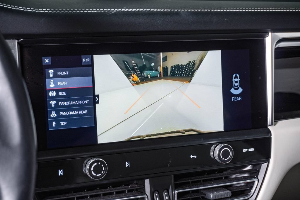 Certified 2023 Porsche Macan AWD/4WD image 23