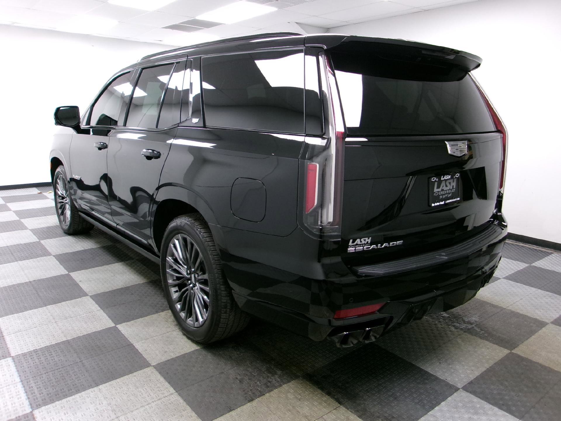 Used 2023 Cadillac Escalade V image 2