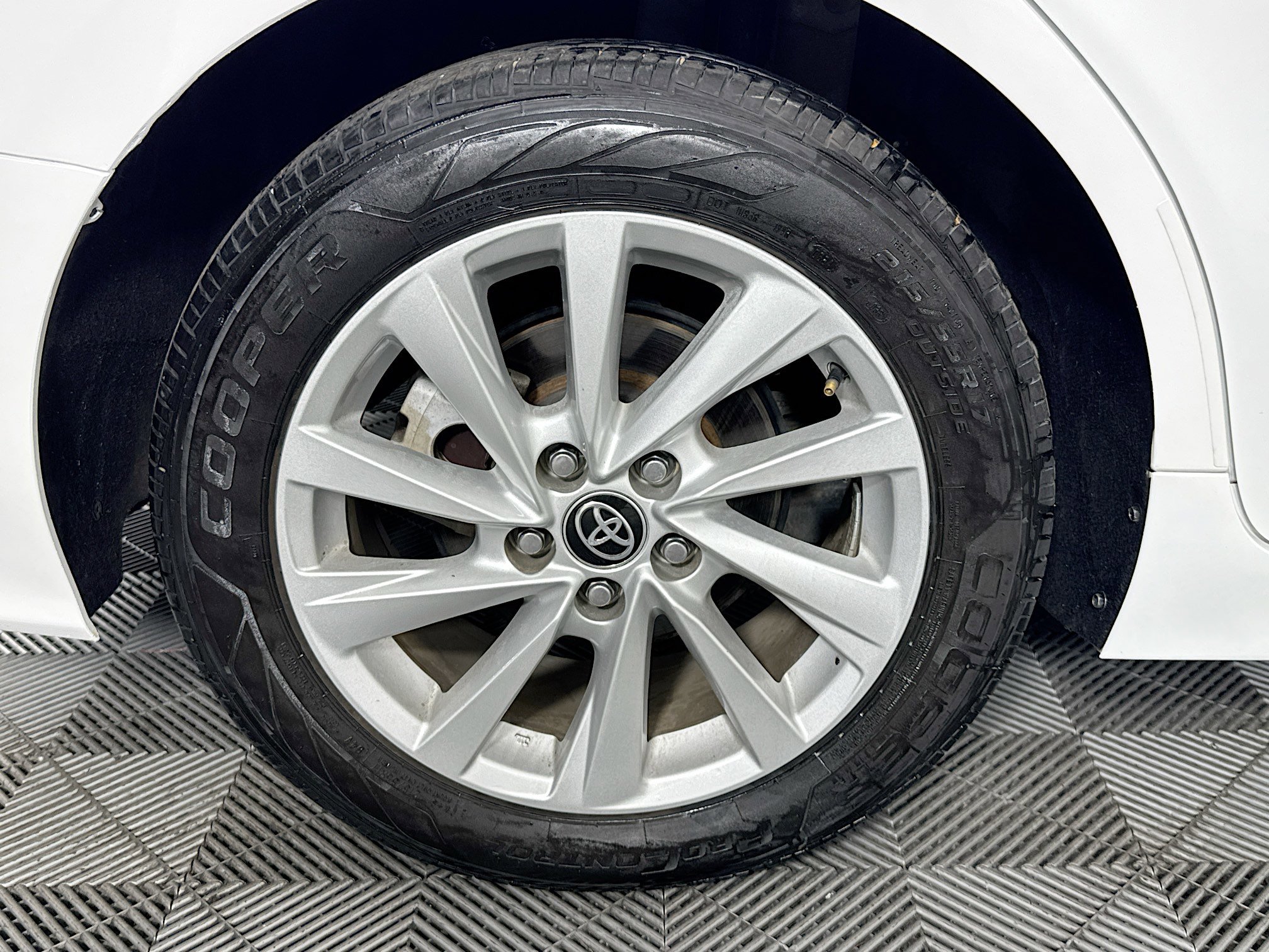 Used 2022 Toyota Camry LE FWD image 31
