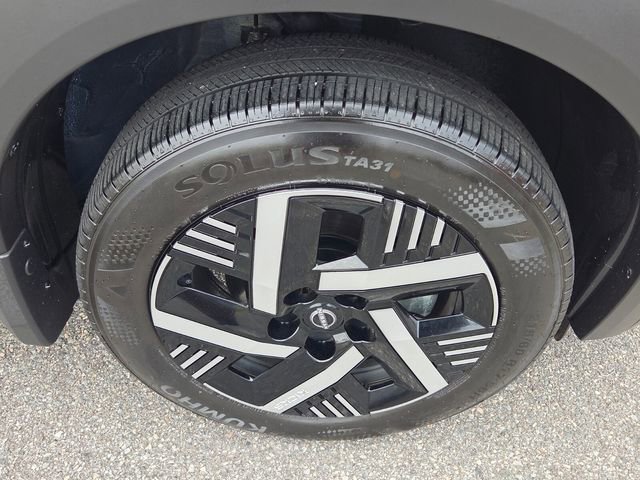 Used 2025 Nissan Kicks SV FWD image 16