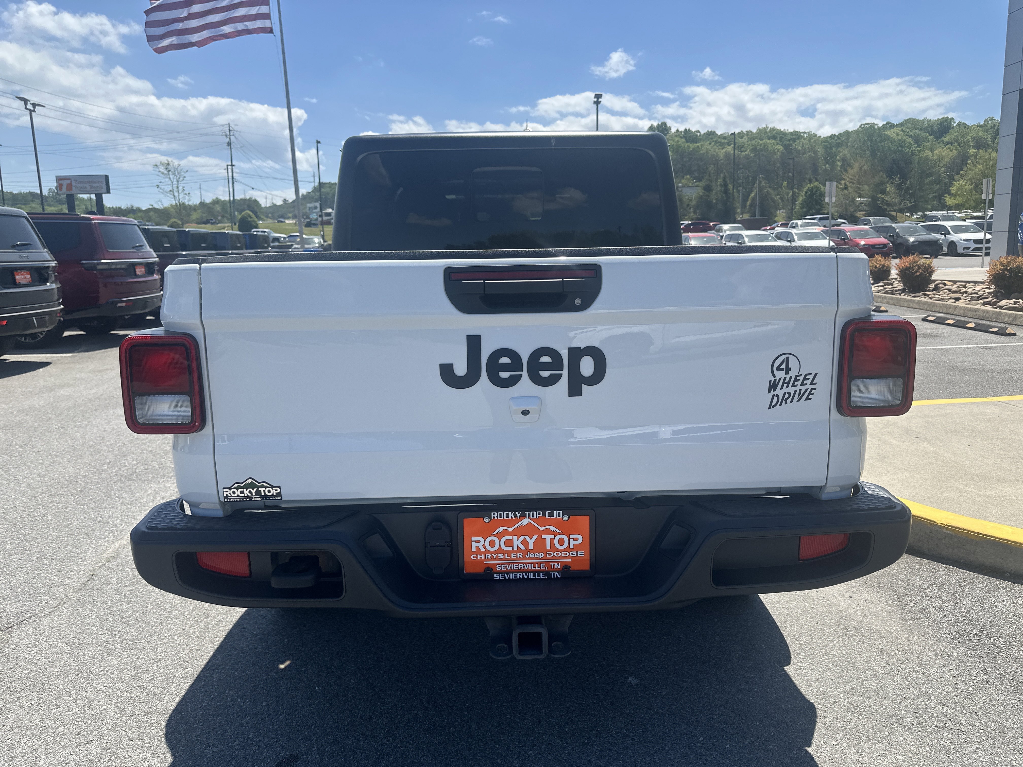 Used 2021 Jeep Gladiator Willys AWD/4WD image 9