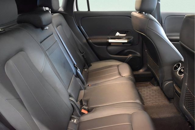 Used 2023 Mercedes-Benz GLA 250 4MATIC w/ Premium Package image 18