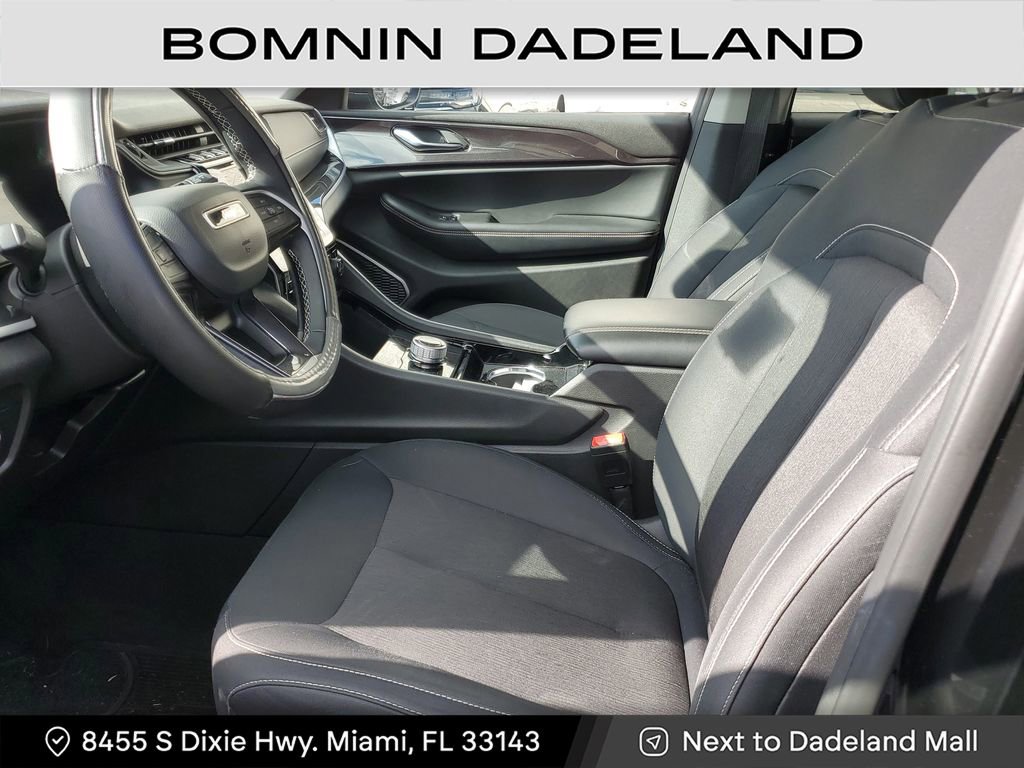 Used 2022 Jeep Grand Cherokee L Laredo w/ Luxury Tech Group I image 17