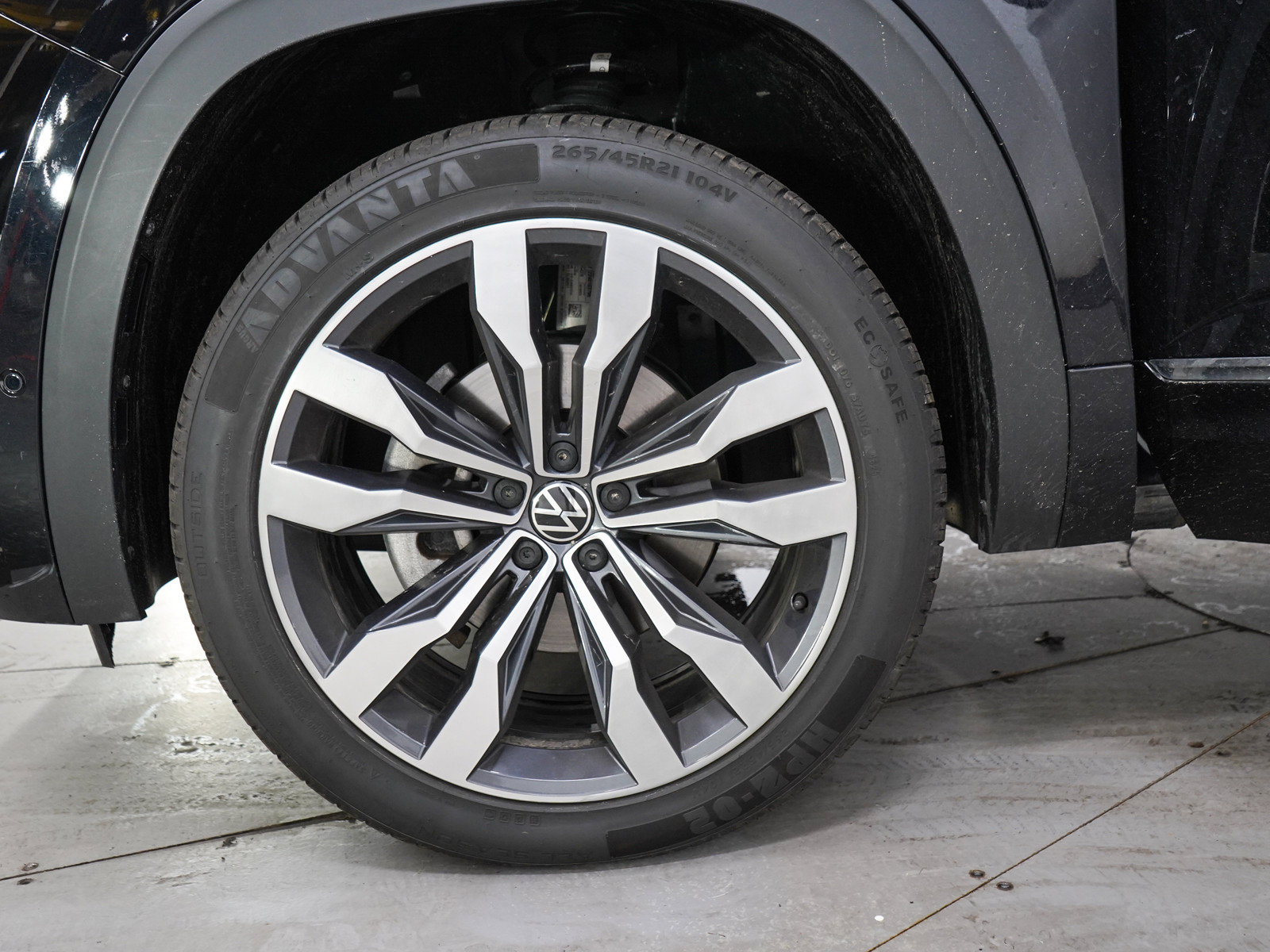 Used 2023 Volkswagen Atlas Cross Sport SEL Premium R-Line AWD/4WD image 31
