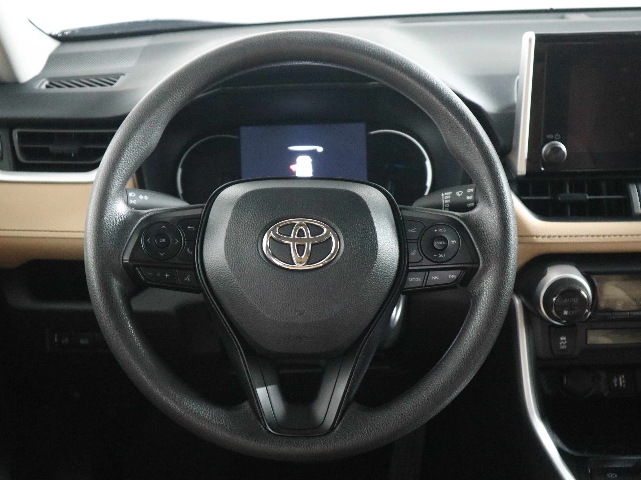 Used 2025 Toyota RAV4 LE AWD/4WD image 16