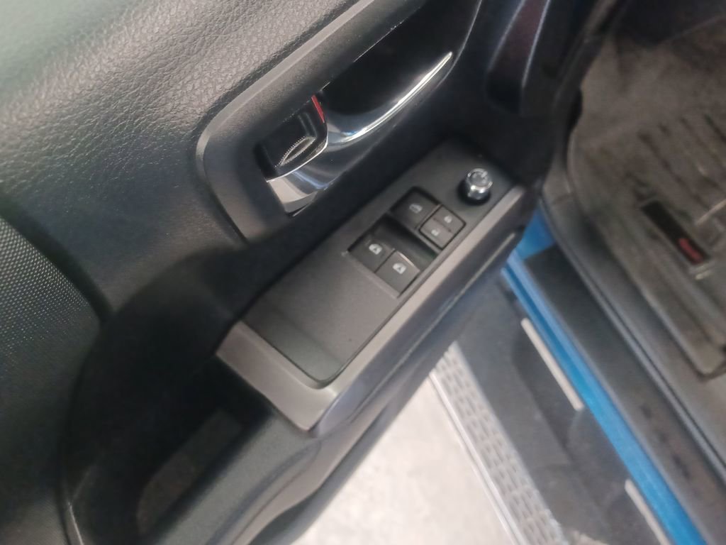 Used 2017 Toyota Tacoma TRD Sport w/ Premium & Technology Package image 12