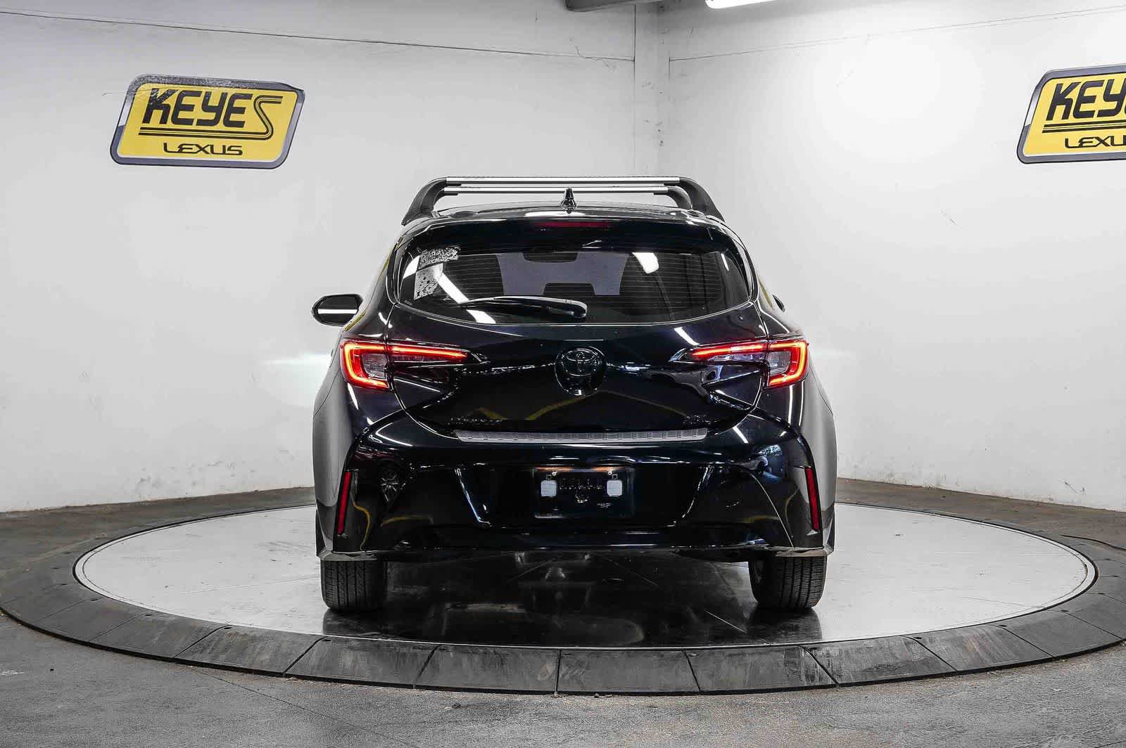 Used 2025 Toyota Corolla SE w/ SE Package FWD image 3
