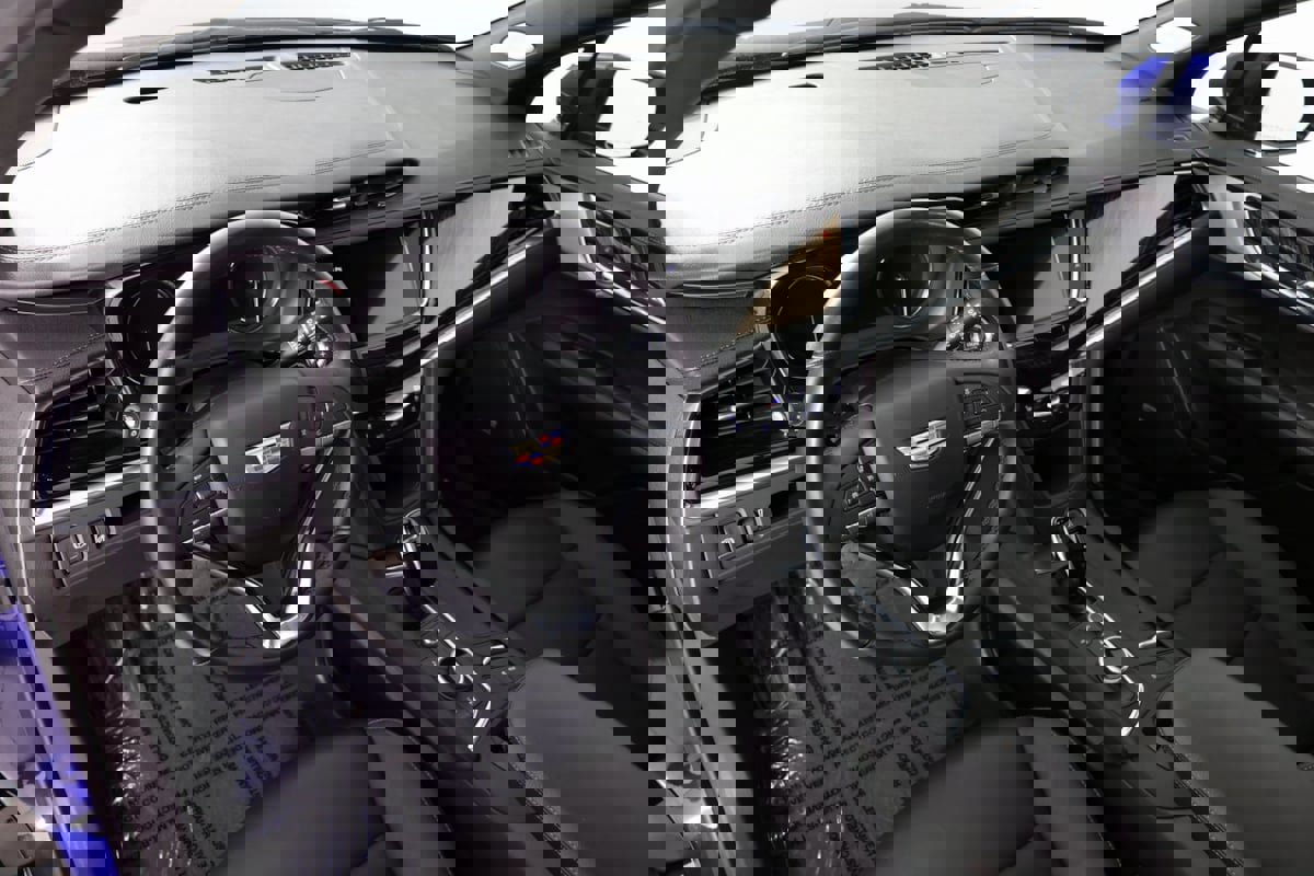 Used 2025 Cadillac XT6 Premium Luxury image 23