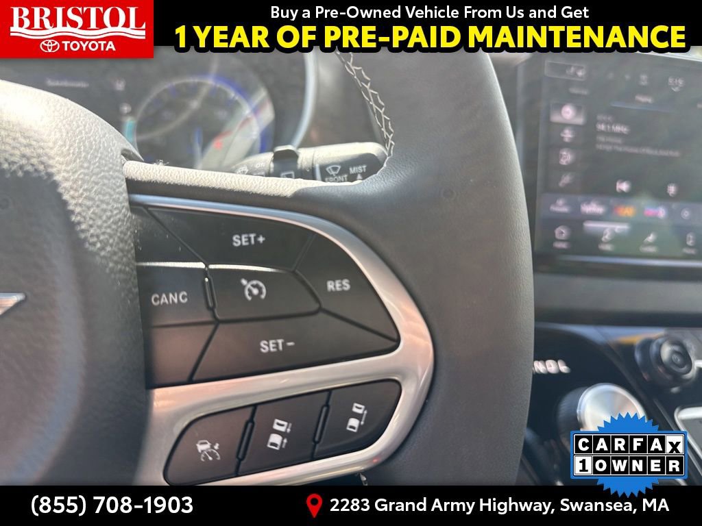 Used 2025 Chrysler Pacifica Select image 26