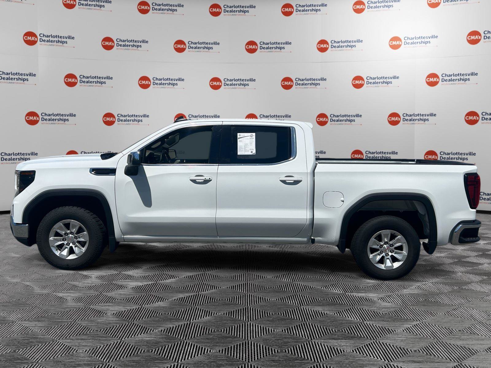 Used 2024 GMC Sierra 1500 SLE AWD/4WD image 2
