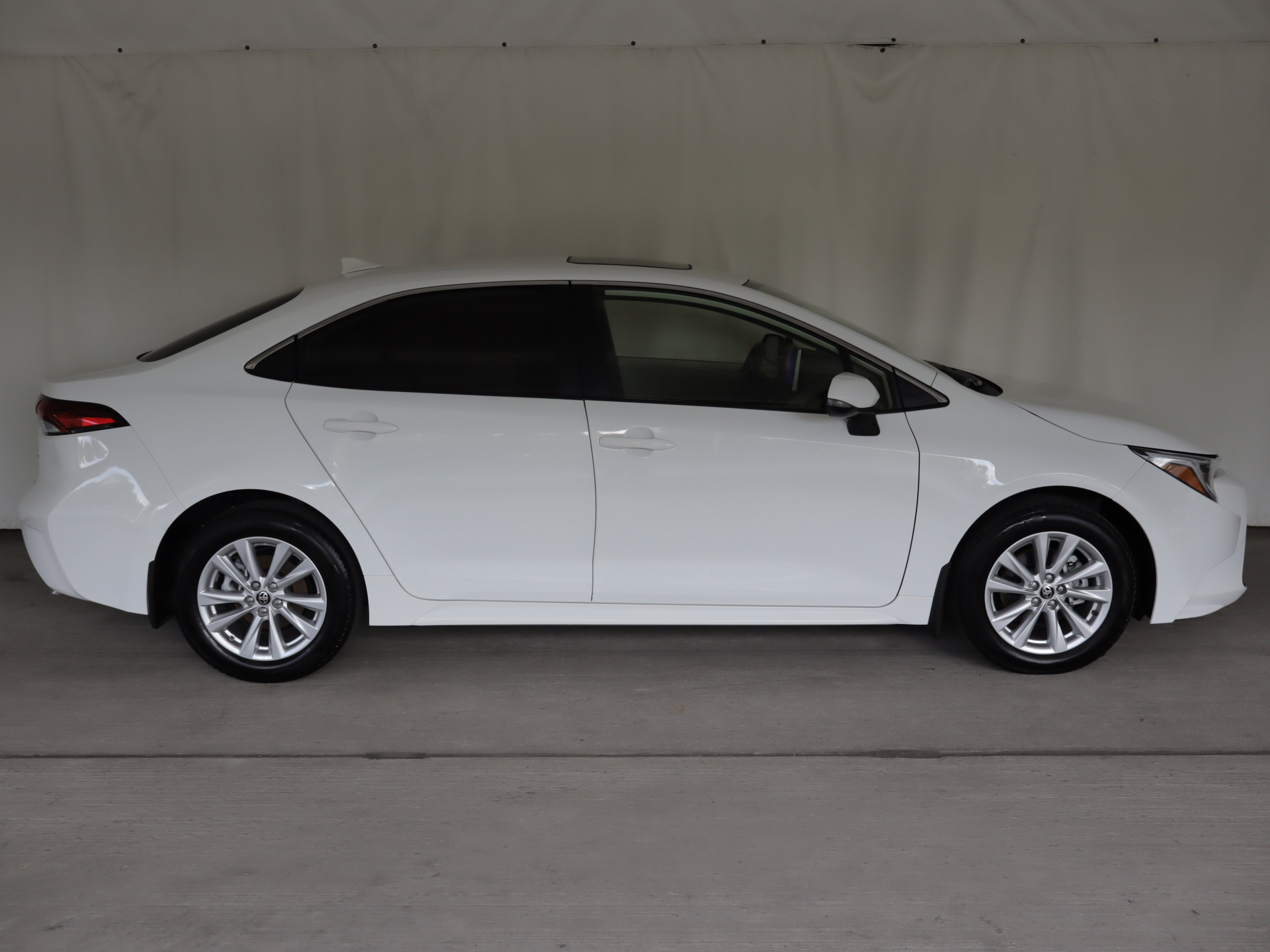 Used 2025 Toyota Corolla XLE FWD image 6