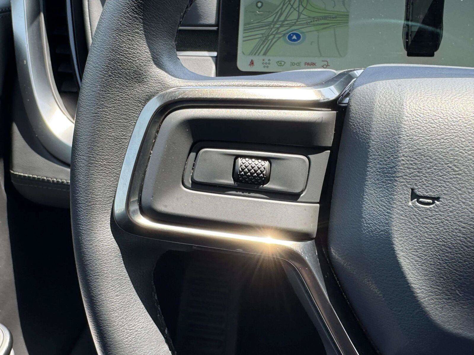 Used 2025 Rivian R1S Adventure AWD/4WD image 29