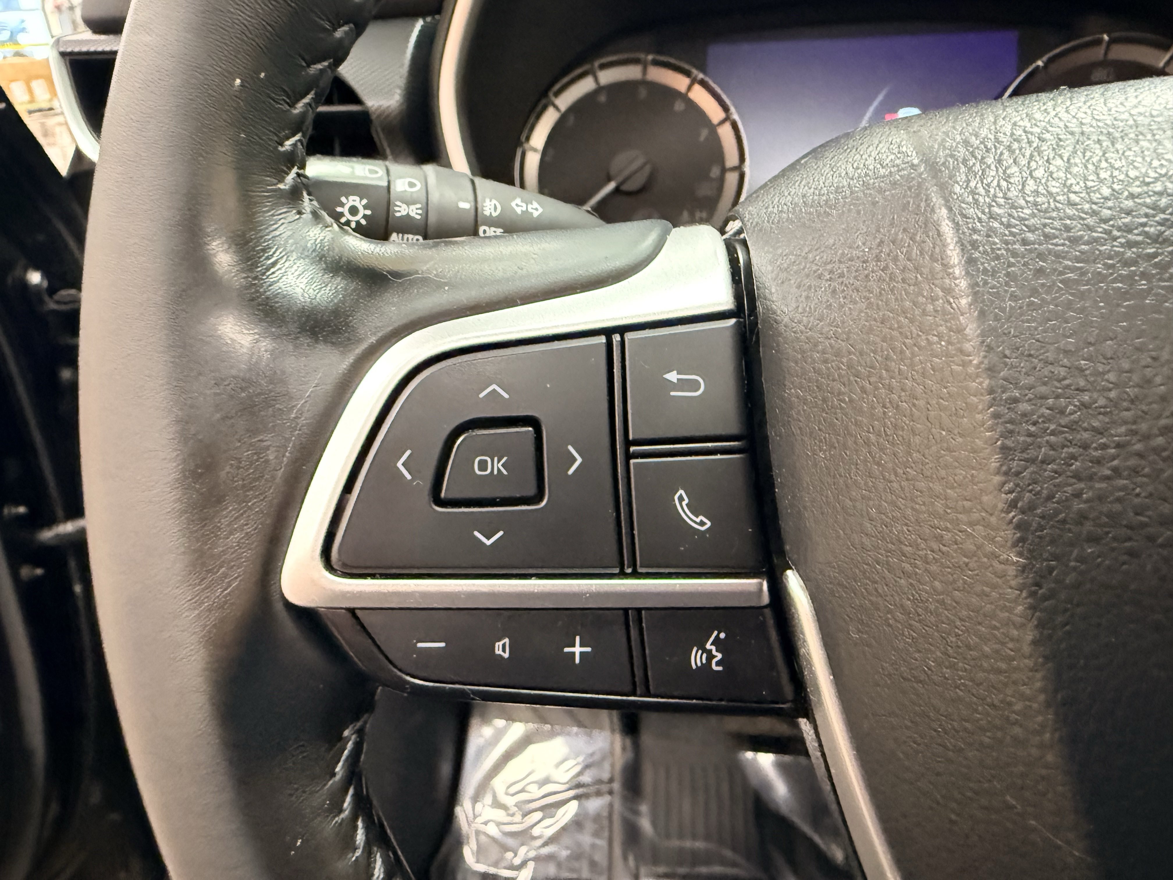 Used 2023 Toyota Highlander XSE AWD/4WD image 14