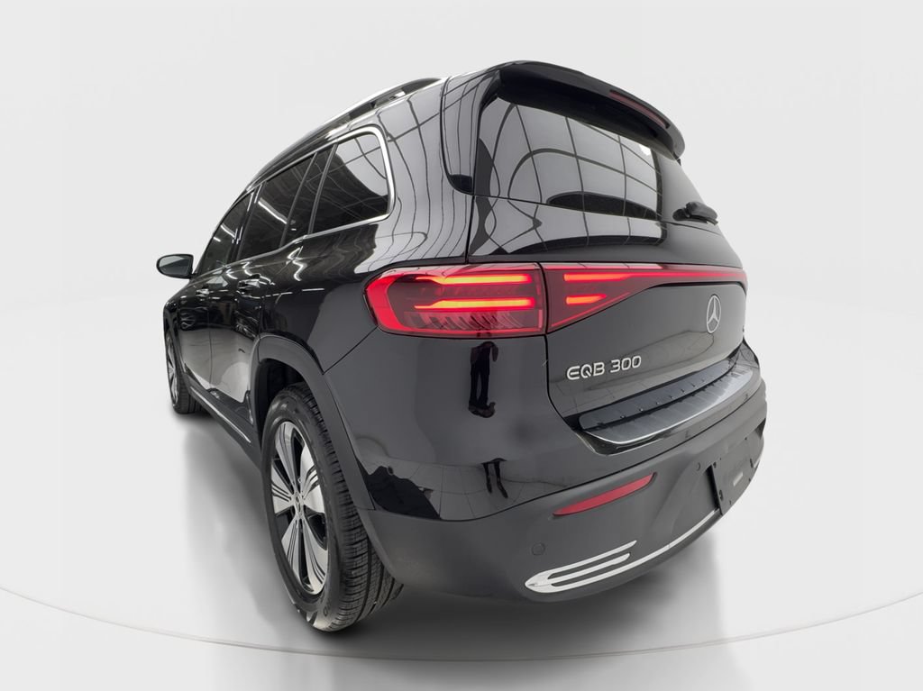 Used 2024 Mercedes-Benz EQB 300 4MATIC image 10