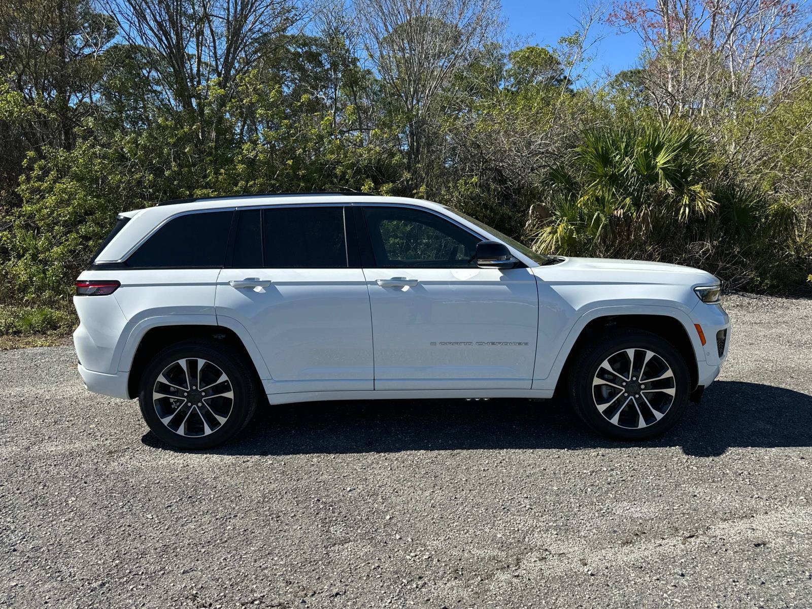 New 2024 Jeep Grand Cherokee Overland w/ Trailer Tow Package AWD/4WD image 2